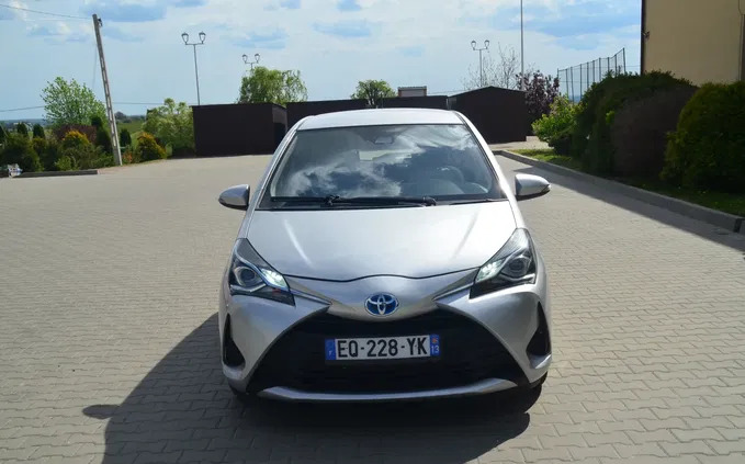 samochody osobowe Toyota Yaris cena 45000 przebieg: 91000, rok produkcji 2017 z Zambrów